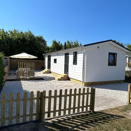 Breezy Beach Chalet Петтен Экстерьер фото