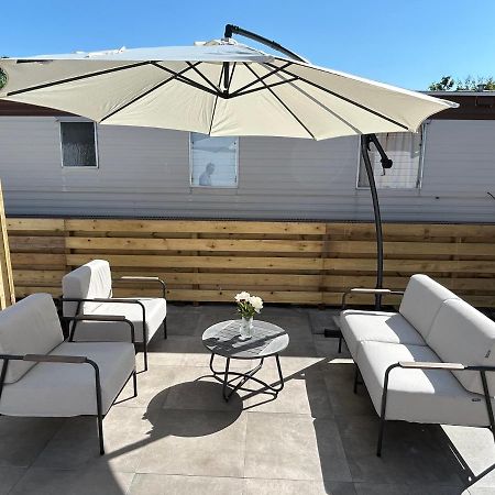 Breezy Beach Chalet Петтен Экстерьер фото