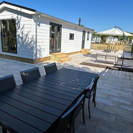 Breezy Beach Chalet Петтен Экстерьер фото