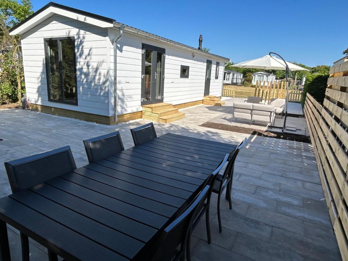 Breezy Beach Chalet Петтен Экстерьер фото